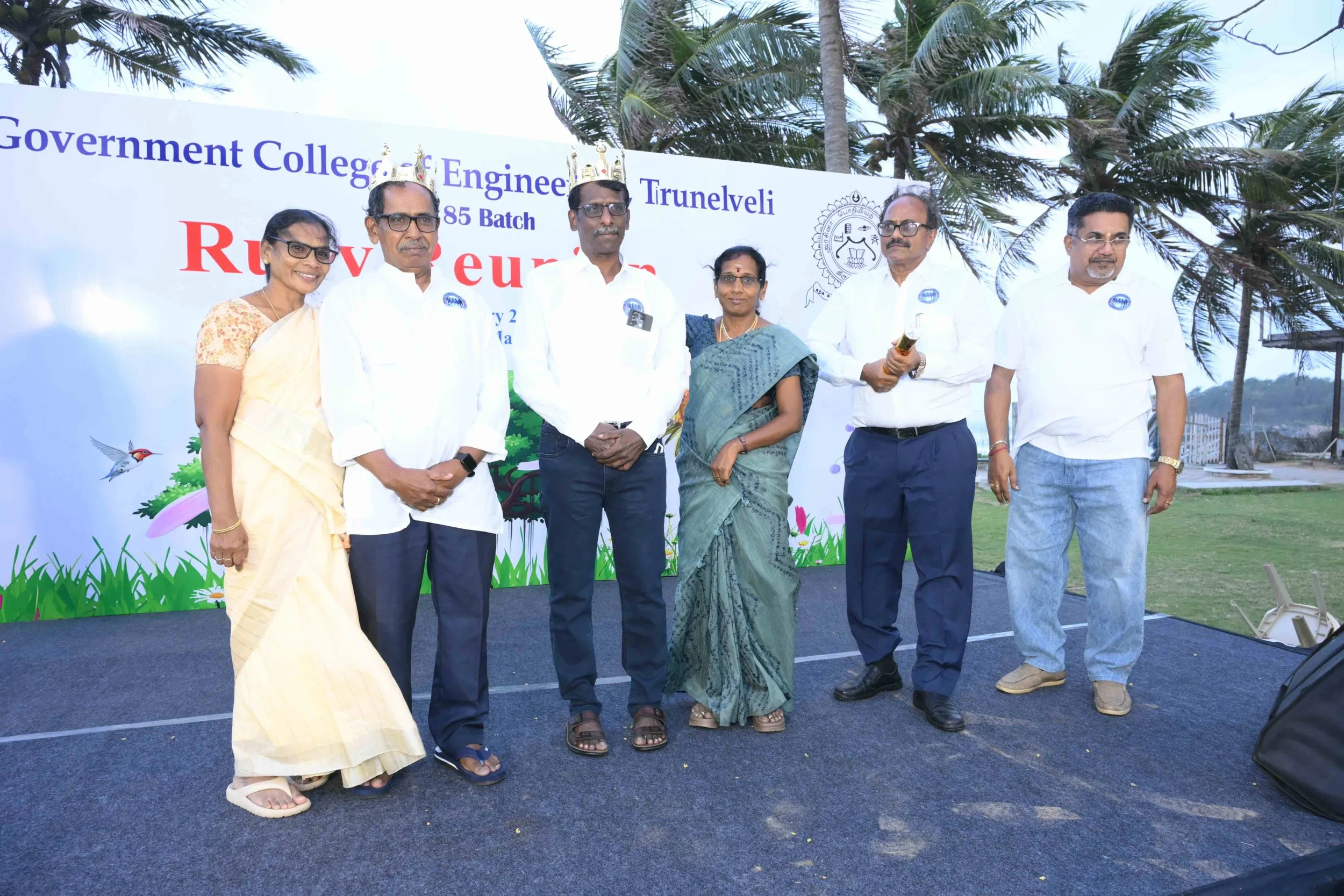 Manicks and 1000Raja greeting them.