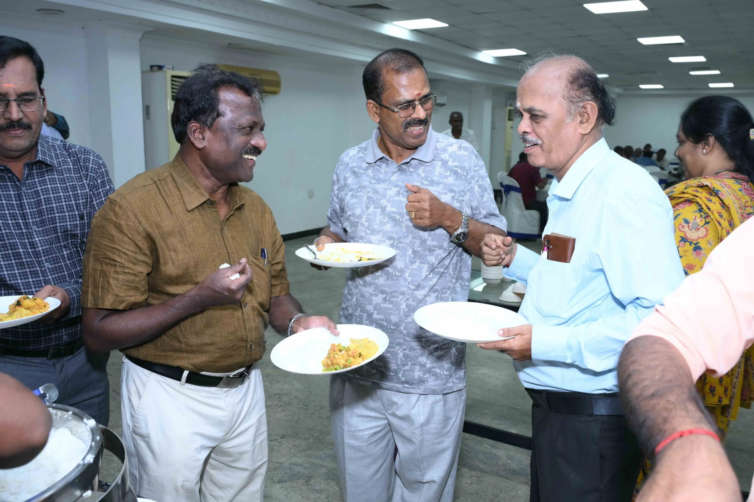 Sekaran is checking with Kasi which dish is the best.