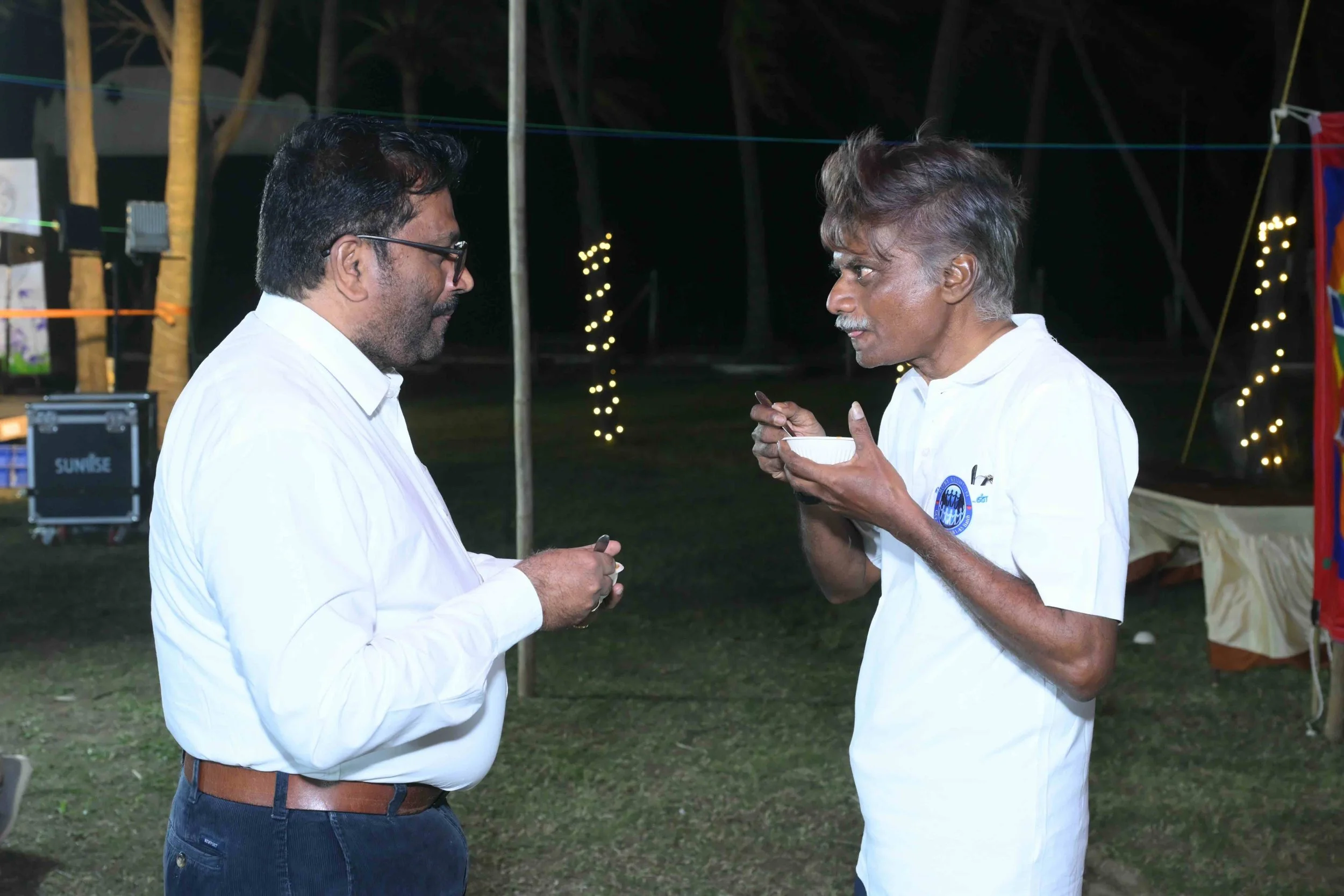 Pettai buddies in vigorous eating and talking.