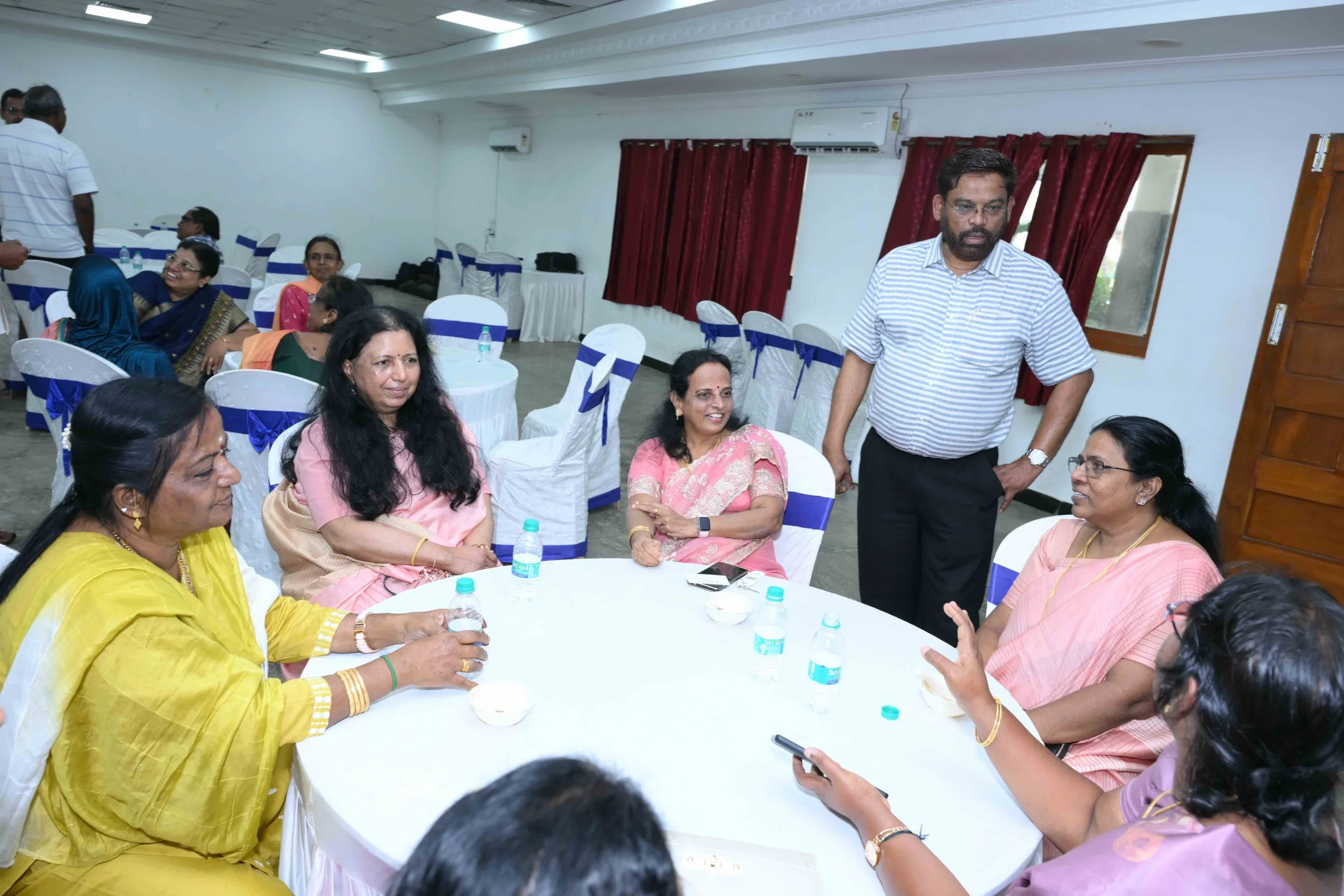 Malarvizhi, Sadhana, Celine, Latha and Shanthi enjoy Arattai king A.J.