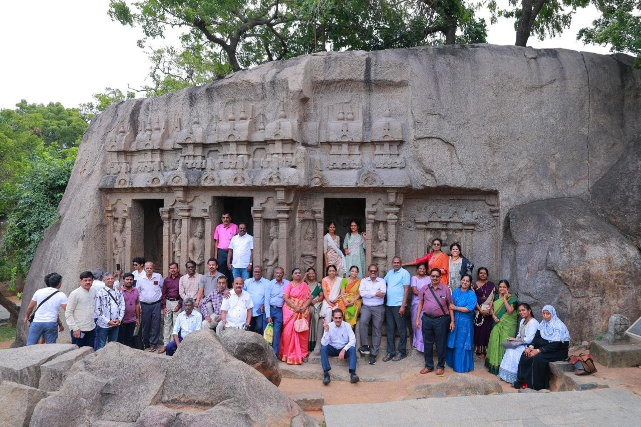 gcetly1985 families everywhere in Mahabalipuram.
