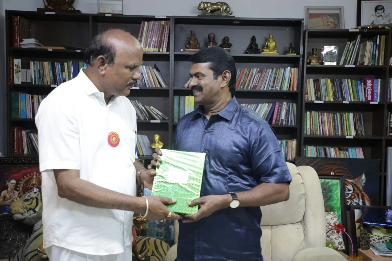 நாம் தமிழர் கட்சி தலைவரும், கொள்கை பரப்பு செயலாளரும் ஒருங்கிணைந்து நிற்பதை காண்பதில் மிக்க பெருமிதமே. (Nov/08/2025)