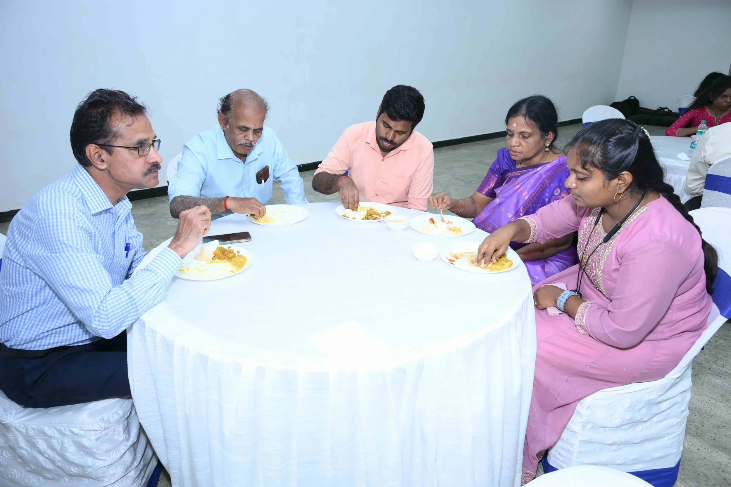 Sambandam curious to learn about Kasi and family of his wife Krishnaveni, daughter Nithiya and son Kathir Jai Lakshman.