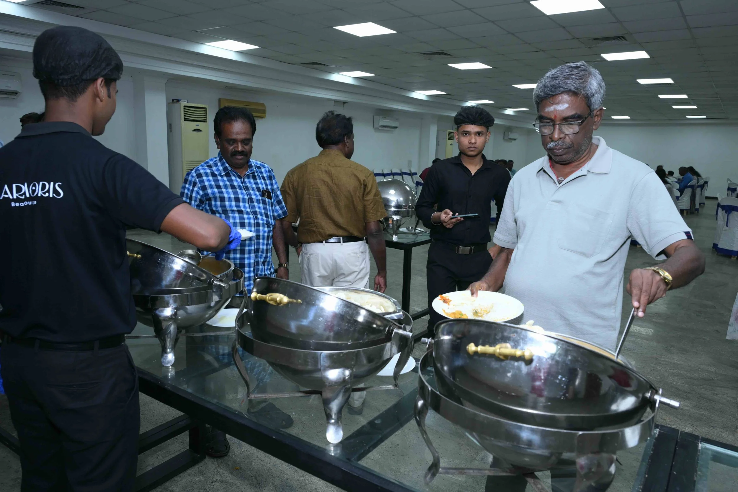 Sivasubramaniyan and Guna are really going for it.