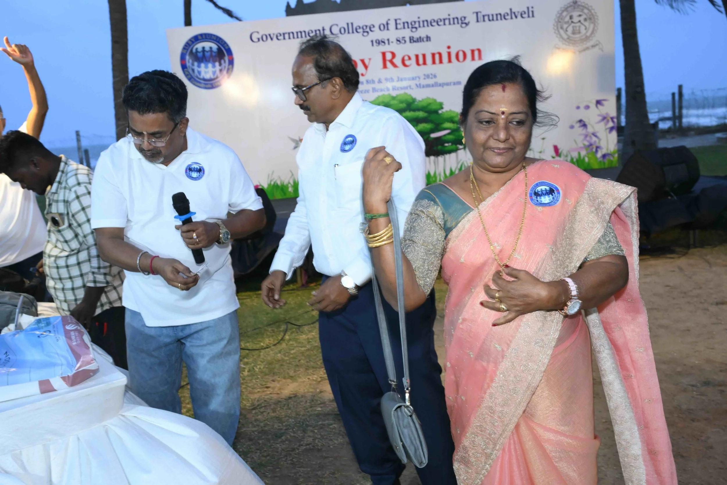 Malarvizhi just now fixed the problem.