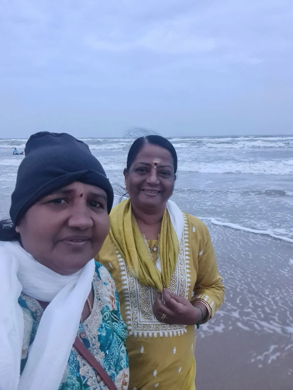 Shanthi and Malarvizhi at the beach.