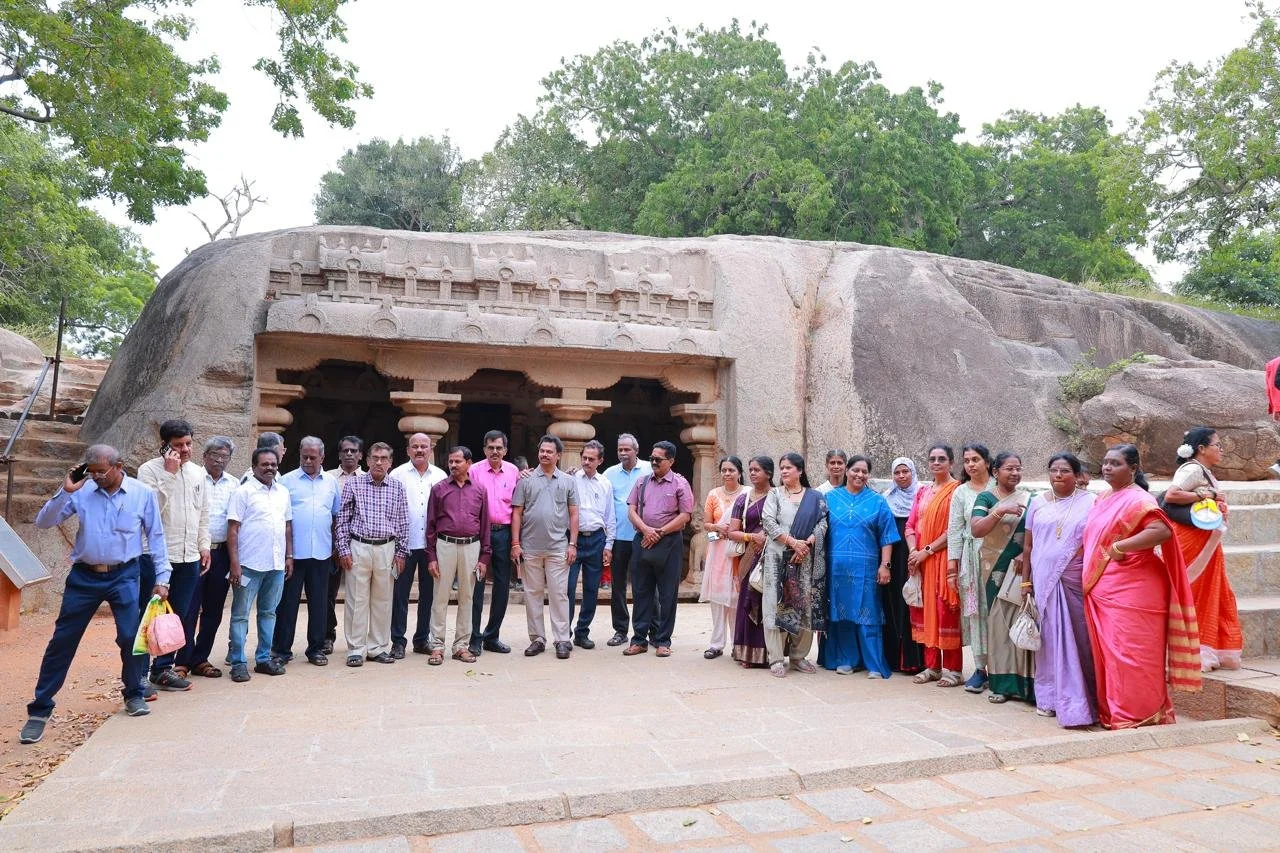 A nice lineup of friends and families.