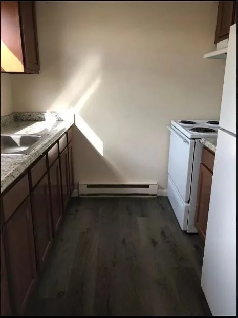 2br kitchen paul court.JPG
