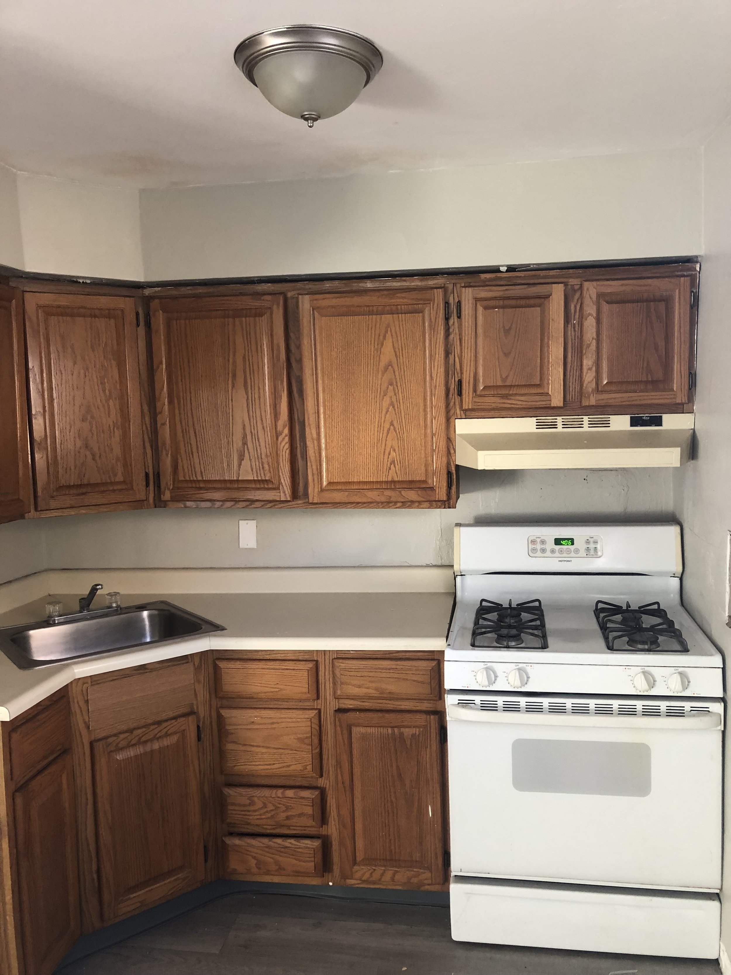 4.kitchen.jpeg
