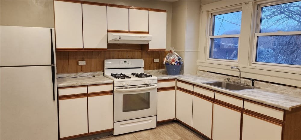 536 Howard Kitchen.jpeg