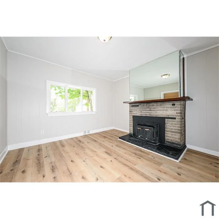 742 Mclain St lIVING.jpg