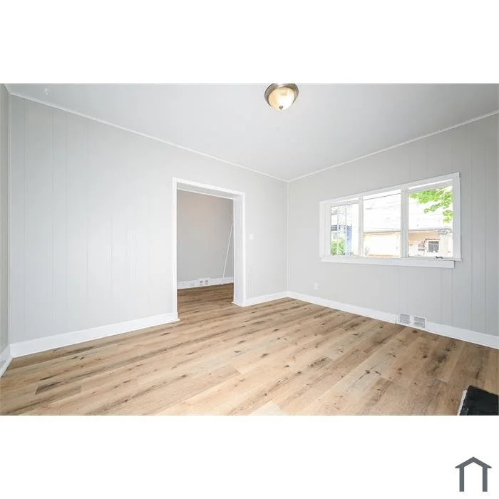 742 Mclain St Living 2.jpg
