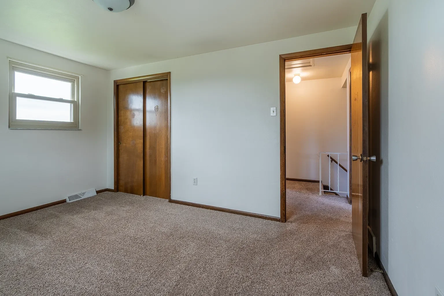 319 Dersam Bedroom2 - 2.webp