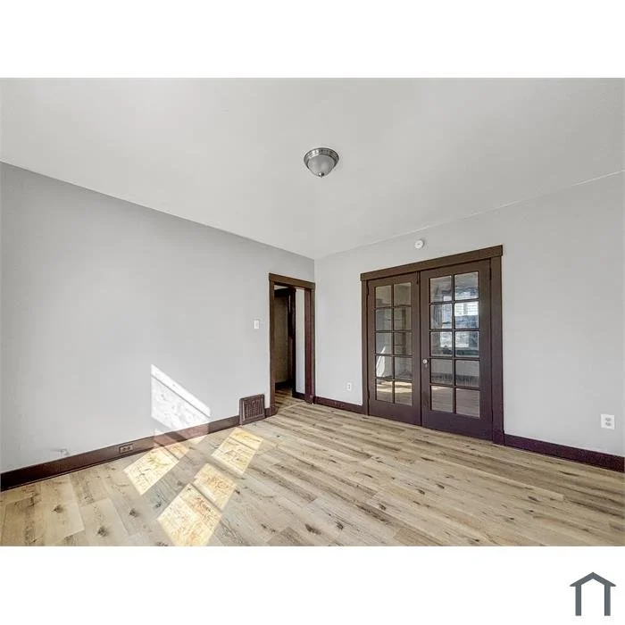 1129 Church Ave Living 2.jpg