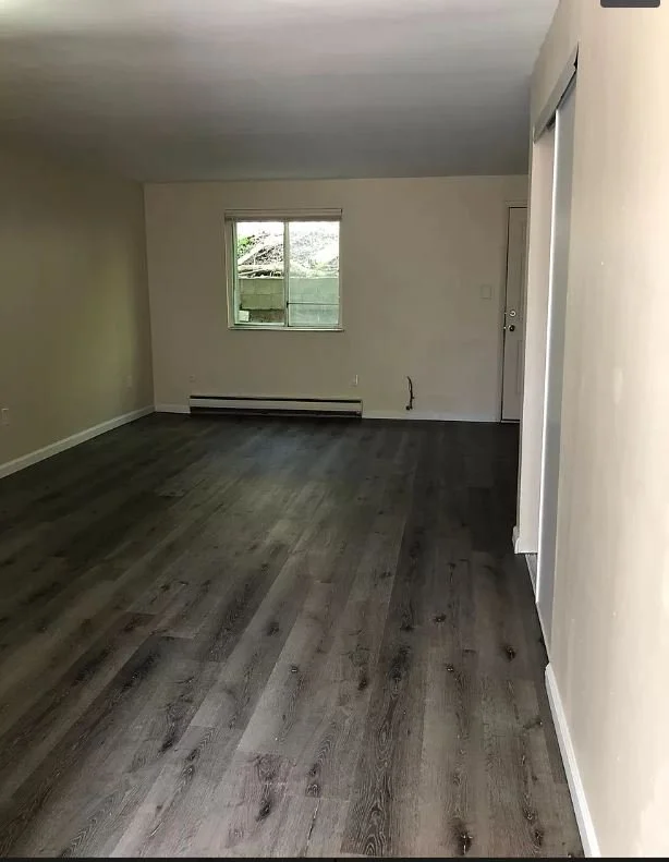 paul court 2 br living room.JPG