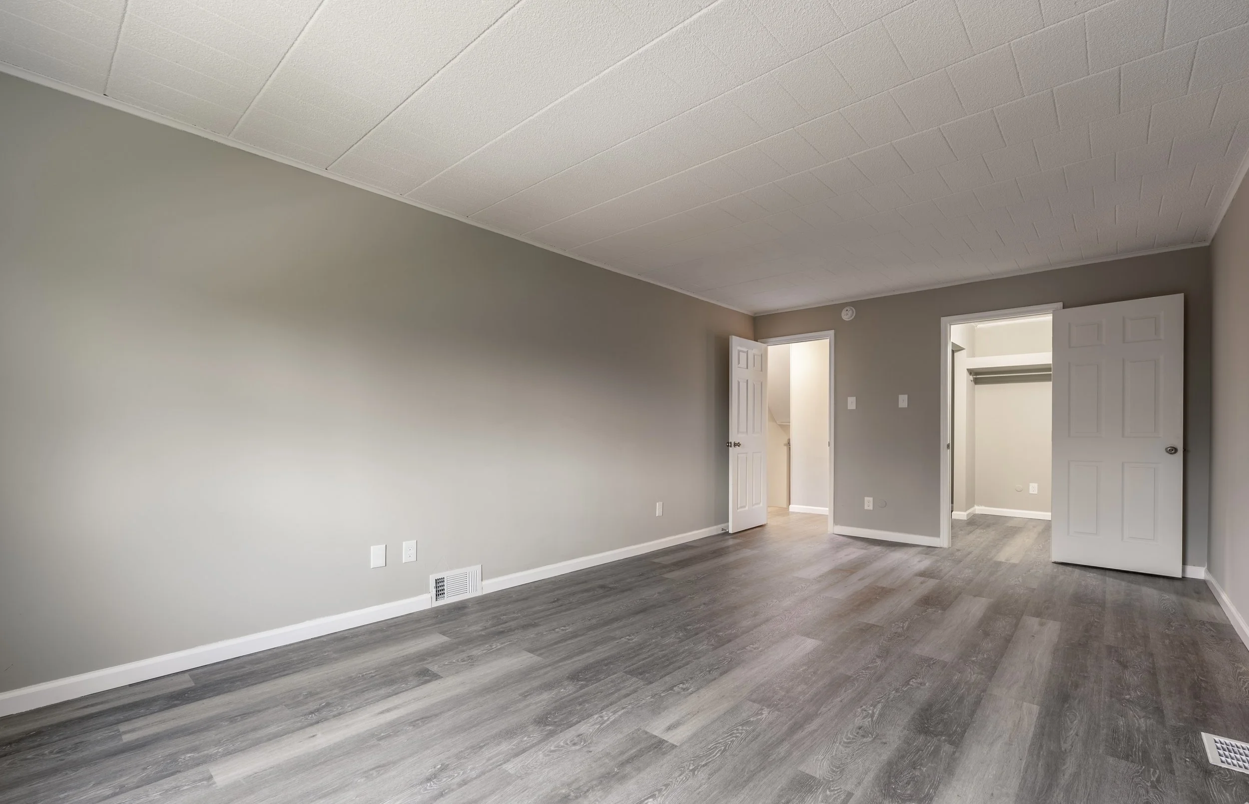 6.Master Bedroom-Walkin Closet.jpg