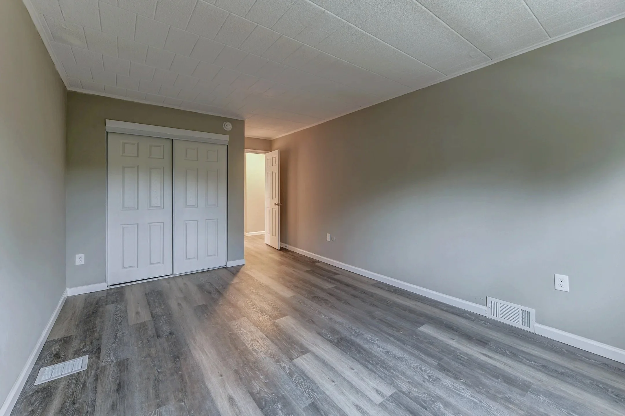 91.Bedroom2.jpeg
