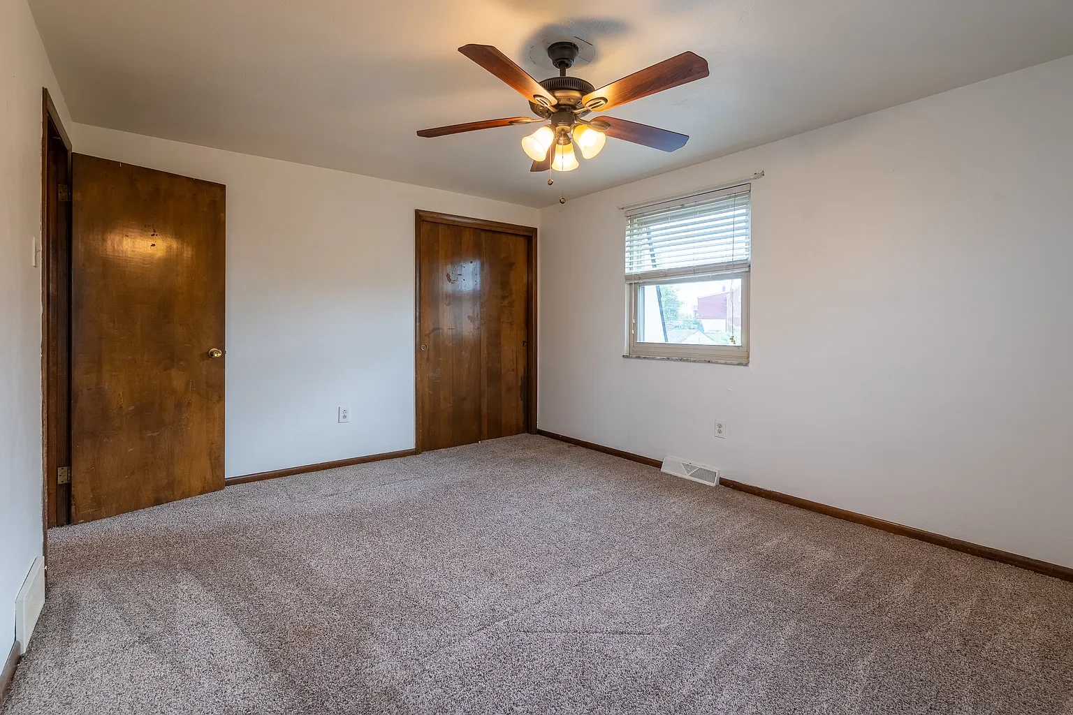 319 Dersam Bedroom1 - 2.webp