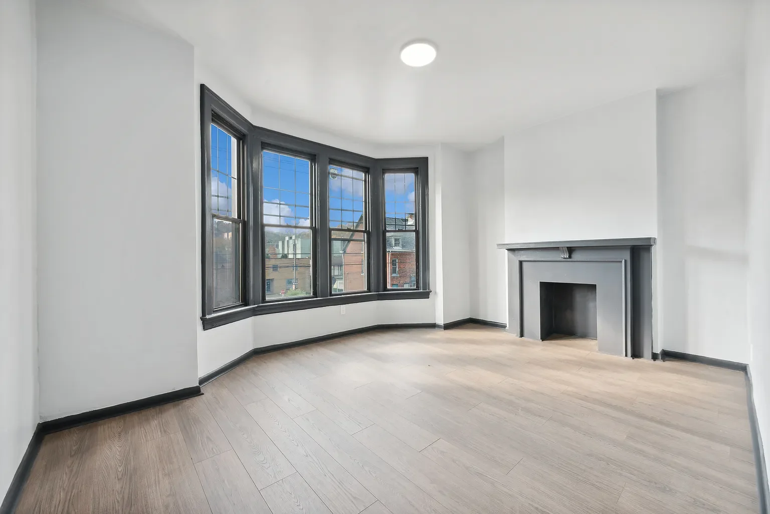 middle ave 3.webp