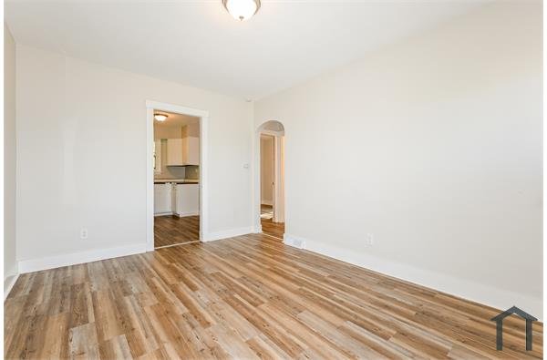 907 Vermont Ave - Interior 1.jpg