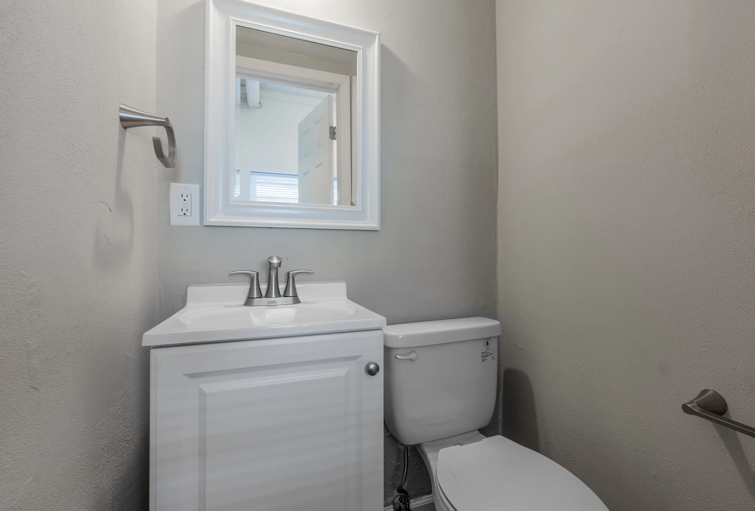 93.Half Bath.jpg