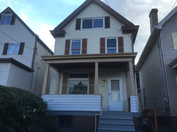 347 Grove St. McKees Rocks, PA. 15136 3-bEDROOM (9/14/26)