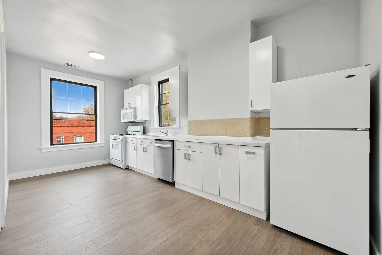 middle ave 6.webp