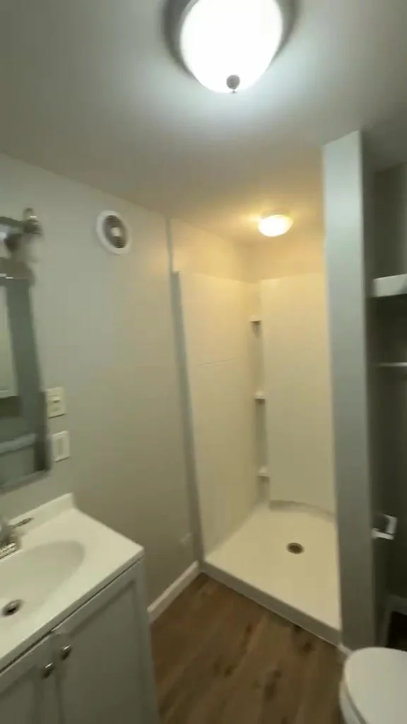 55 Wilson - 5 Bathroom upstairs.jpg