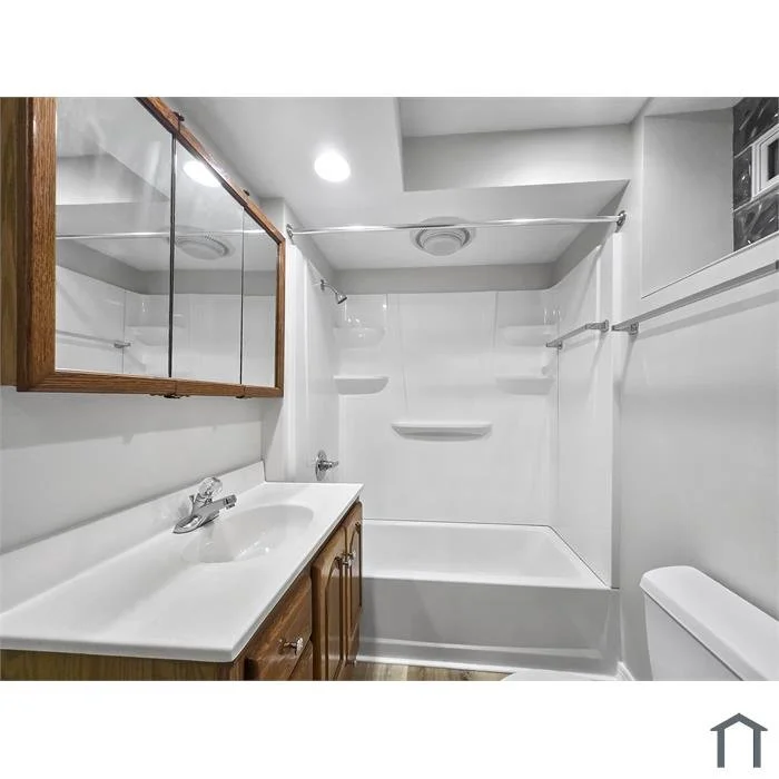 2625 Patterson St Bath.jpg