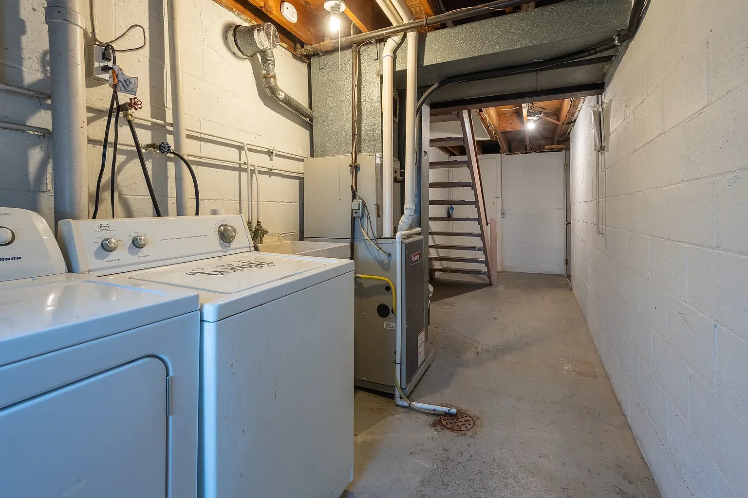 319 Dersam Basement  Laundry.webp