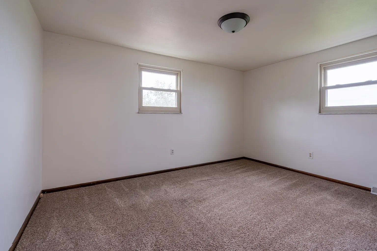 319 Dersam Bedroom2.webp