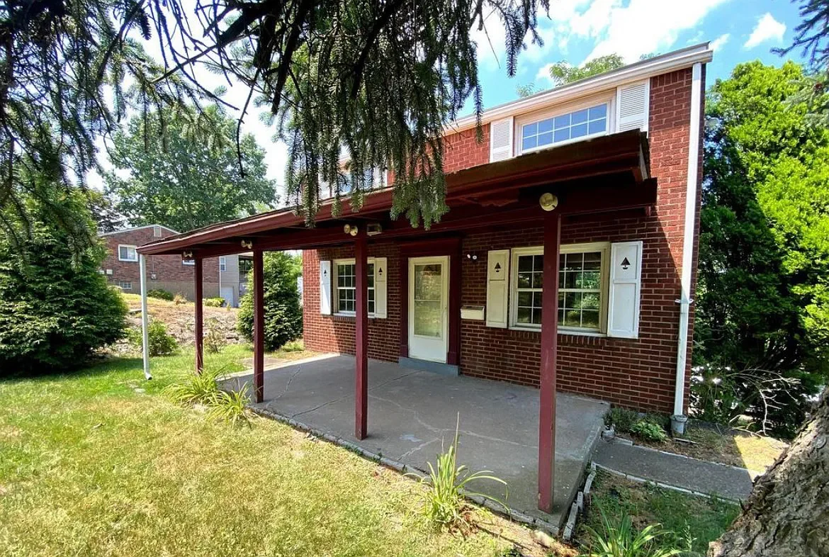 100 Erhardt front.webp