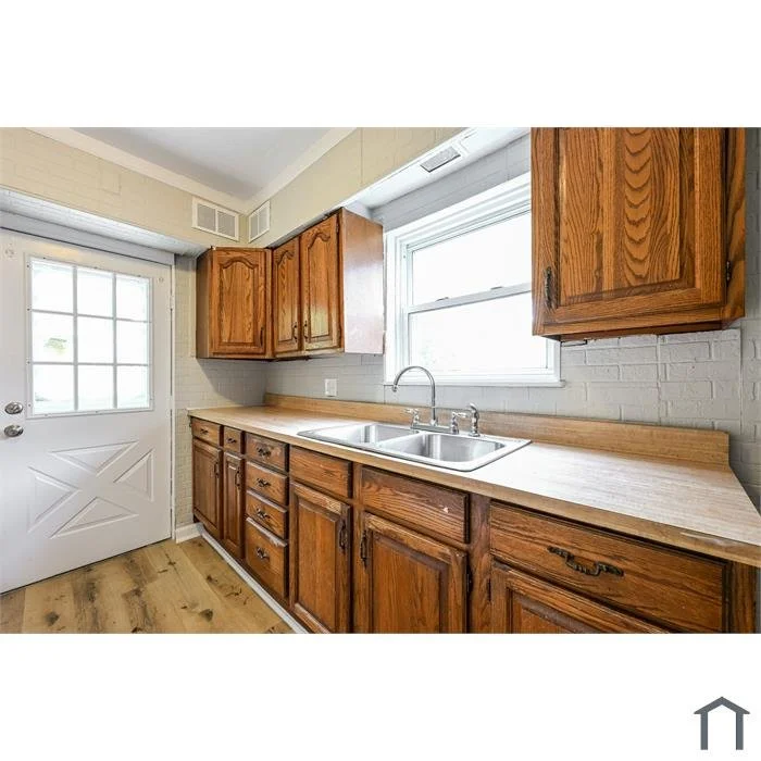 742 Mclain St Kitchen.jpg