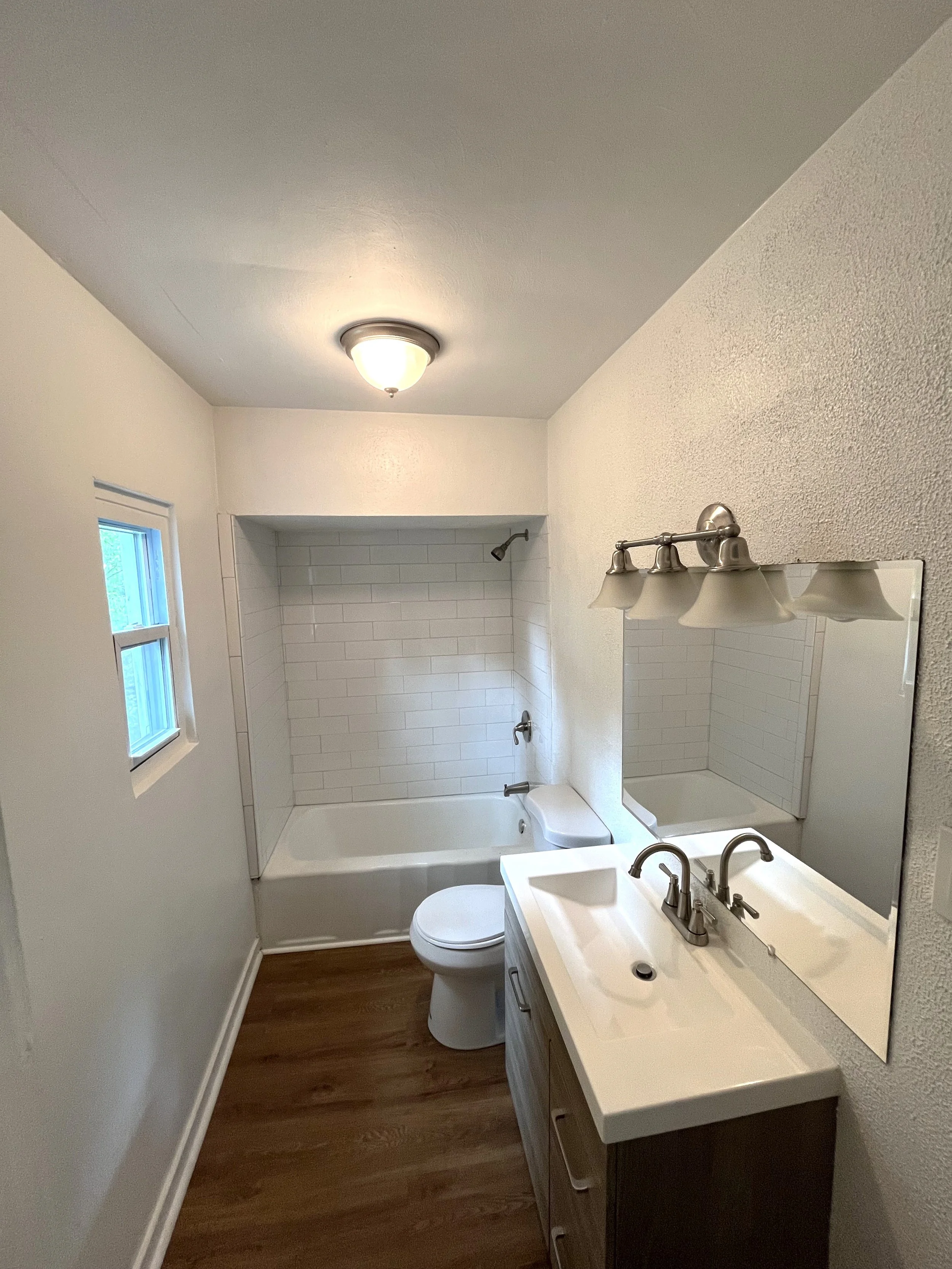 653 Illinois_Bathroom_.jpg