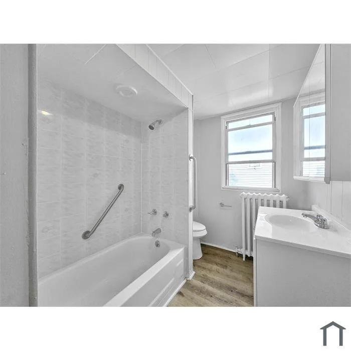 512 Delmont Ave Bath.jpg