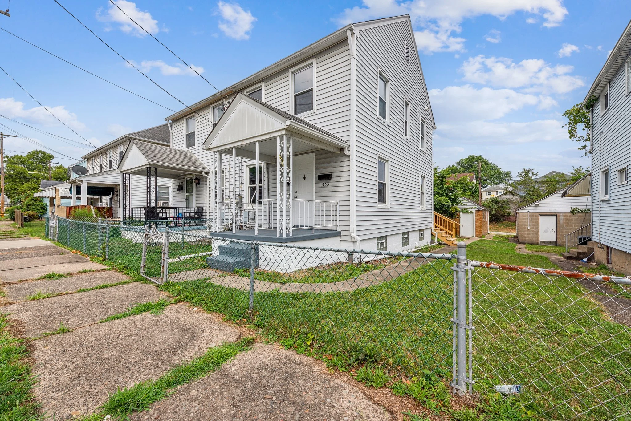 Front Right _ 553-Farnsworth .jpg