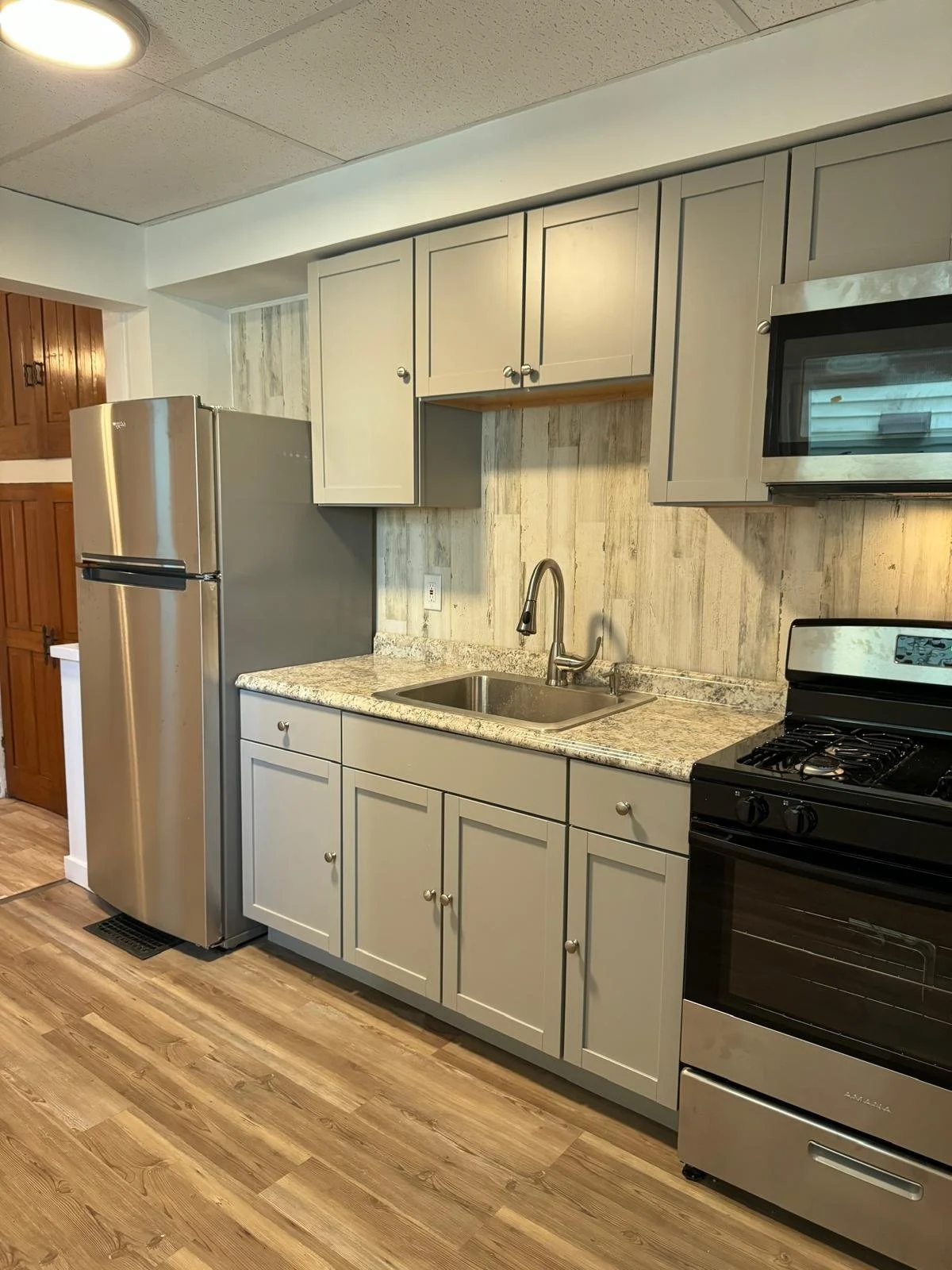 Kitchen 2.jpeg