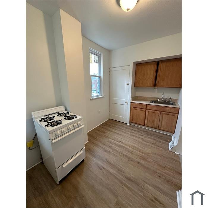 2216 Lutz Ave - Interior 1.jpg