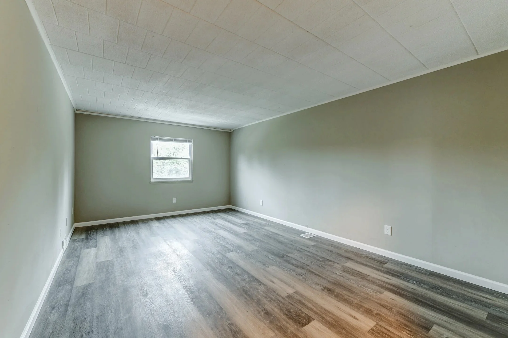 92.Bedroom2.jpeg