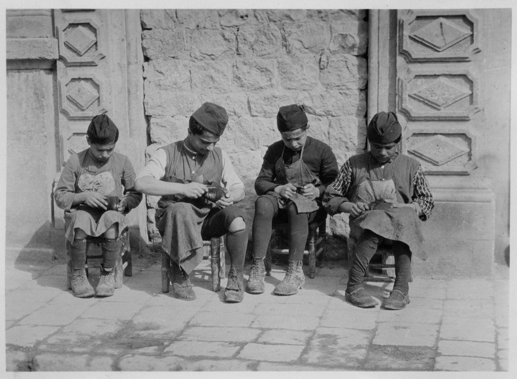 shoemaking-in-Aleppo-1024x752.jpg