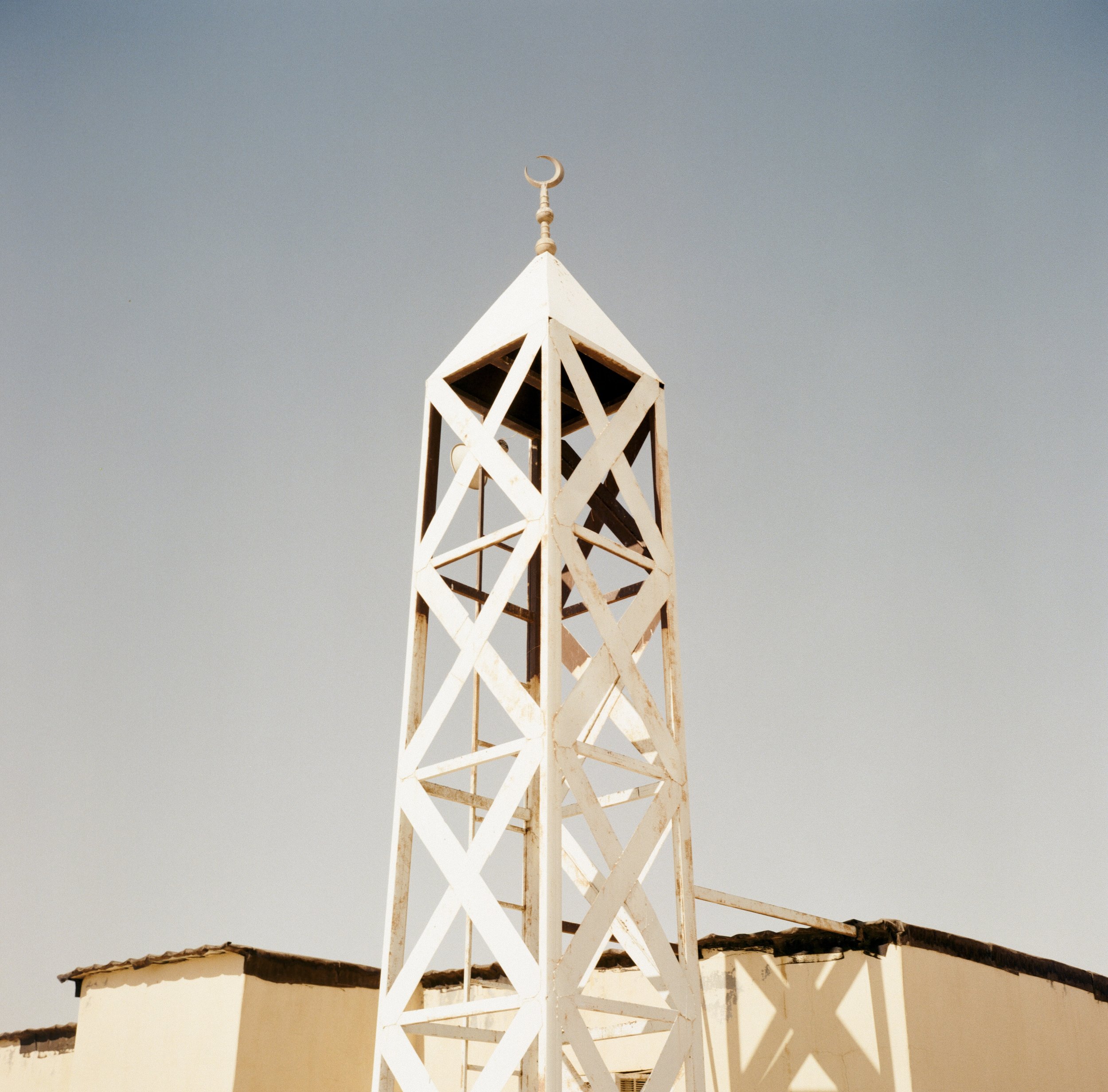 Exploring Forgotten Sanctuaries: A Photographic Journey Through the Roadside Mosques of Saudi Arabia.