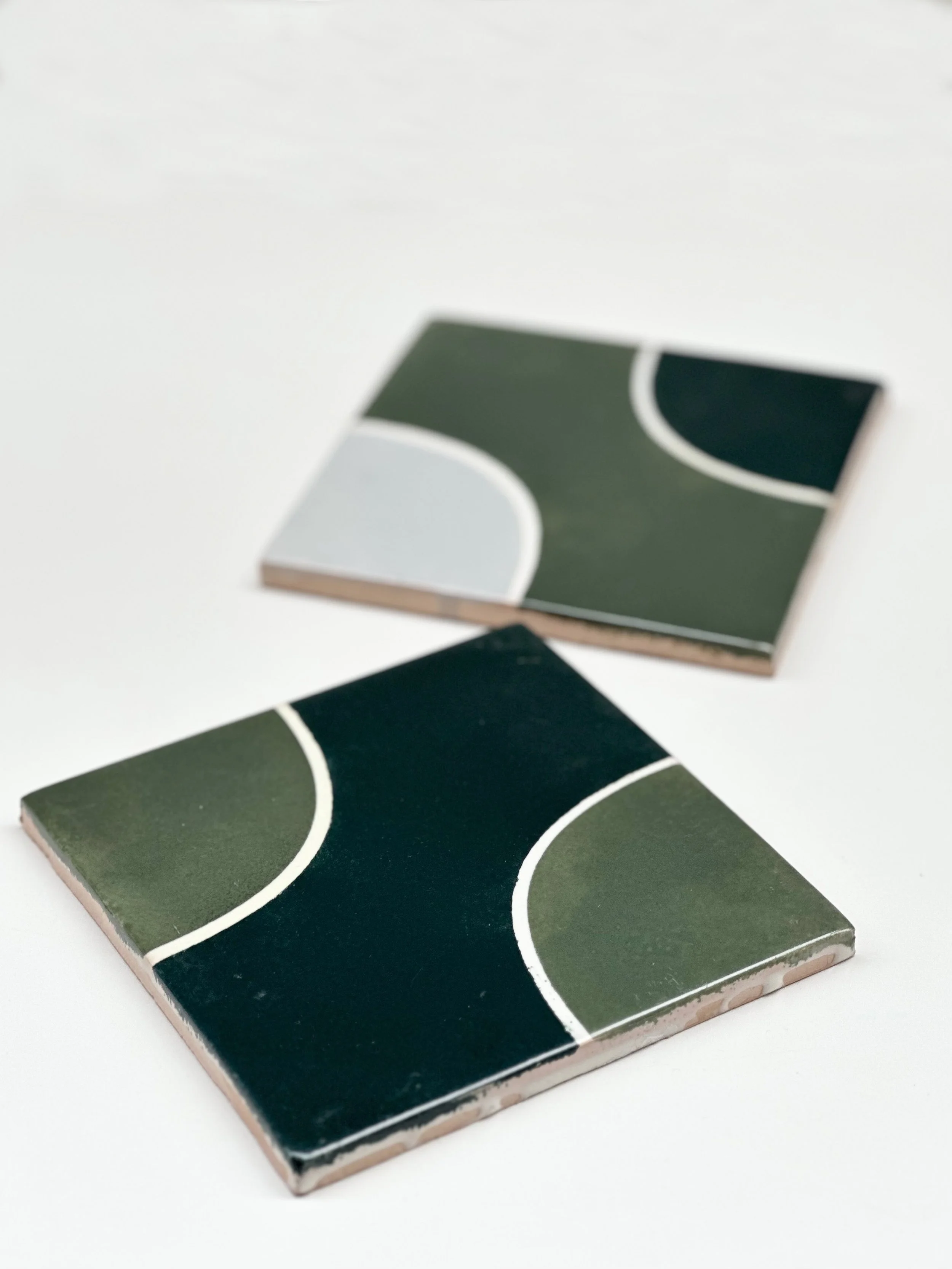 Image showing both options of Algaiarens tiles in green and grey color.