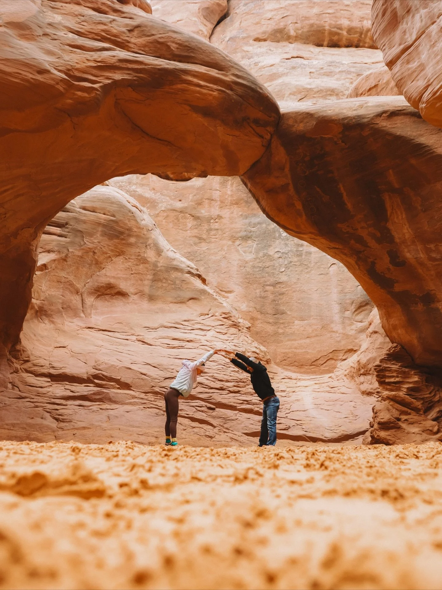 When @steve.roy.yeg takes on @archesnps ✨

There&rsquo;s something special about being the tour guide to your favorite places &mdash; and something equally meaningful about experiencing new things for the very first time with someone you love. Both m