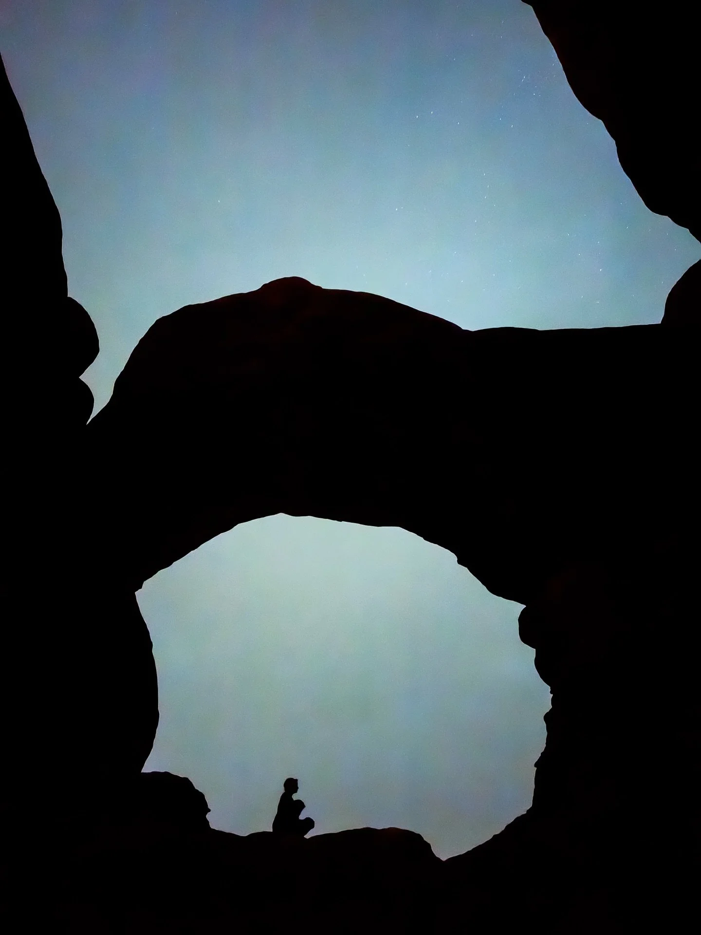 When you arrive and get to see the world from the opposite direction 🌖 ✨ >> ☀️ #utah #usa #travel 

Love getting to experience the world with you 🌍 

@steve.roy.yeg