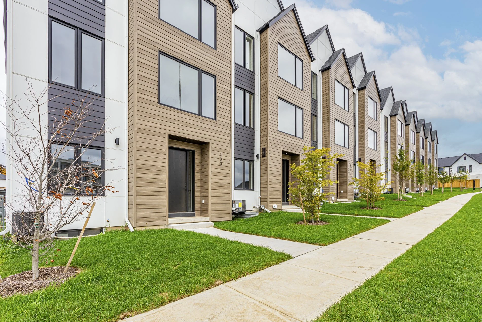128-1965 Upperpoint Gate_01.JPG