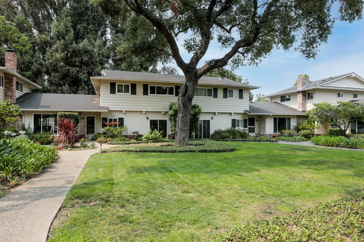 208 Ravenswood Avenue