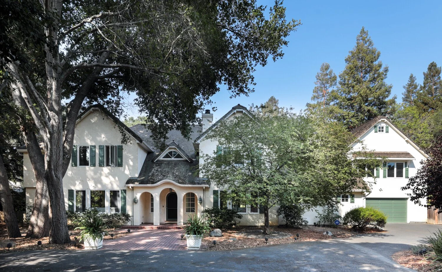 935 Menlo Oaks Drive