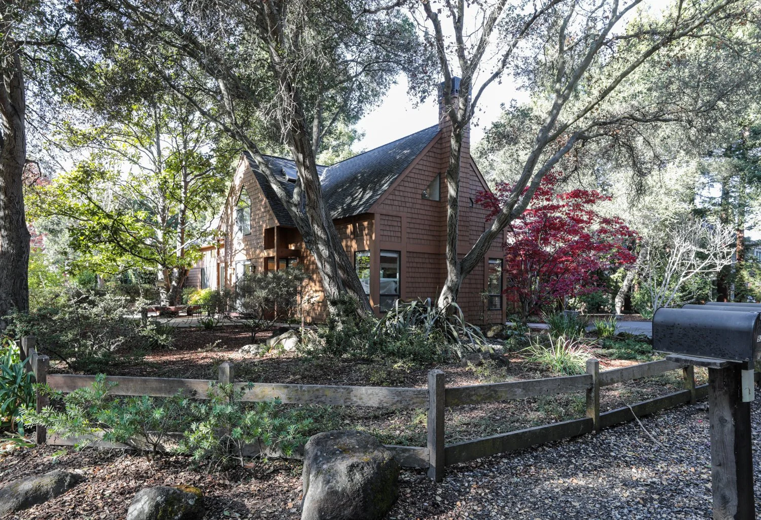 941 Menlo Oaks Drive