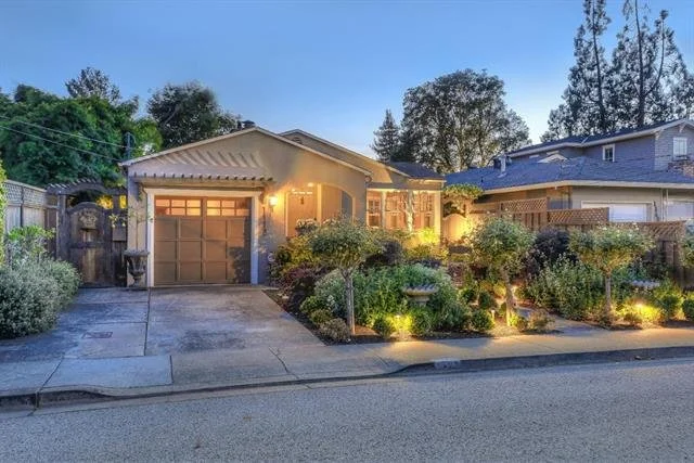 1172 Rosewood Avenue