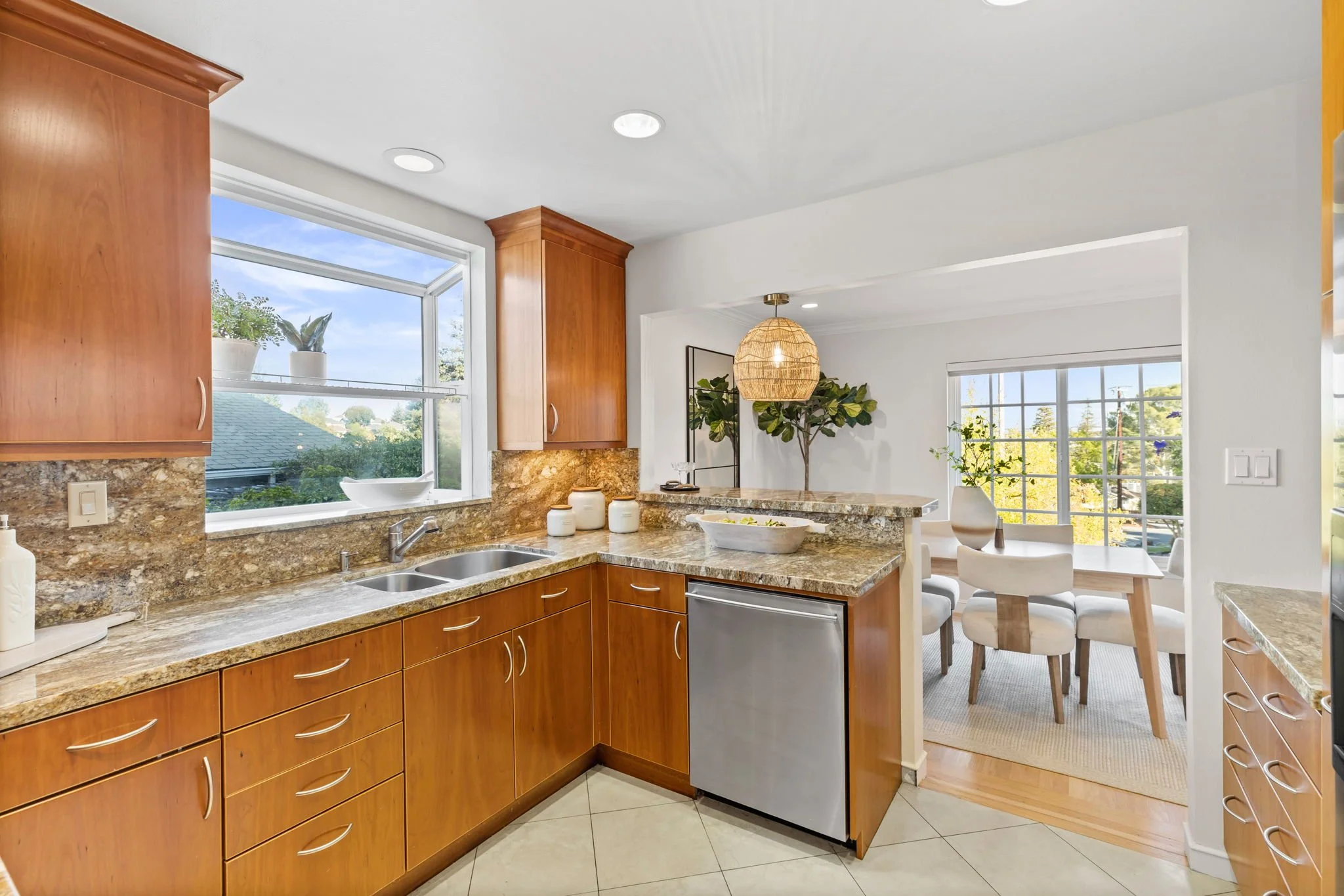 12-web-or-mls-So Gold Photo-12.jpg